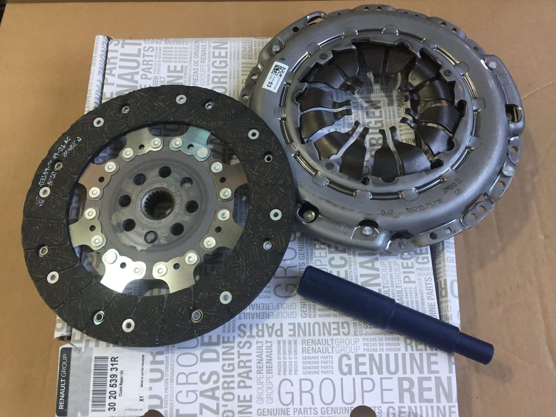 DEBRİYAJ SETİ K9K MEGANE IV KANGO III FLUENCE (6 İLERİ) - 302053931R