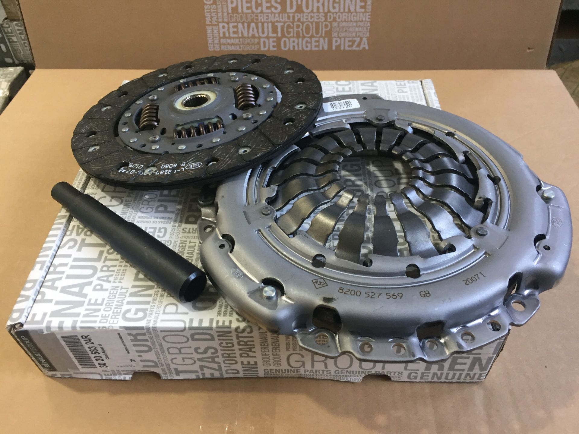 DEBRİYAJ SETİ (RULMANSIZ)  K9K 1.5DCİ 5 İLERİ FLUENCE - MEGANE III -DOKKER - KANGO III - LODGY - MAİS 302058324R